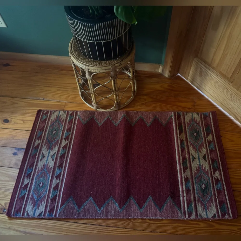 Vintage Handwoven Indian Dhurrie Geometric Rug 2.6’x4.2’ 100% wool. Reversible